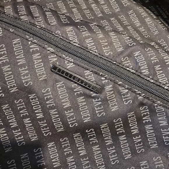 Steve Madden Large BJANA BACKPACK WITH MATCHING WRISTLET Animal Print Pouch NWOT - Picture 7 of 10